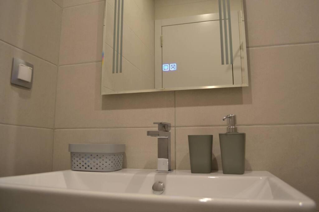 Modern City Center 2 Bedroom Apartment Sofia Eksteriør billede