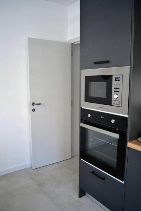 Modern City Center 2 Bedroom Apartment Sofia Eksteriør billede