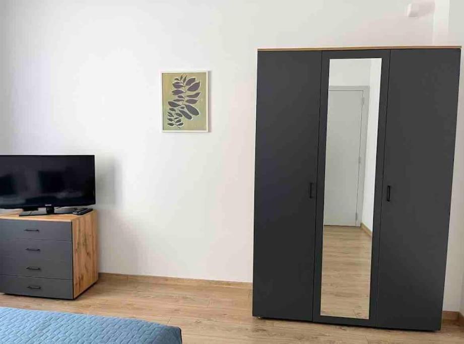 Modern City Center 2 Bedroom Apartment Sofia Eksteriør billede