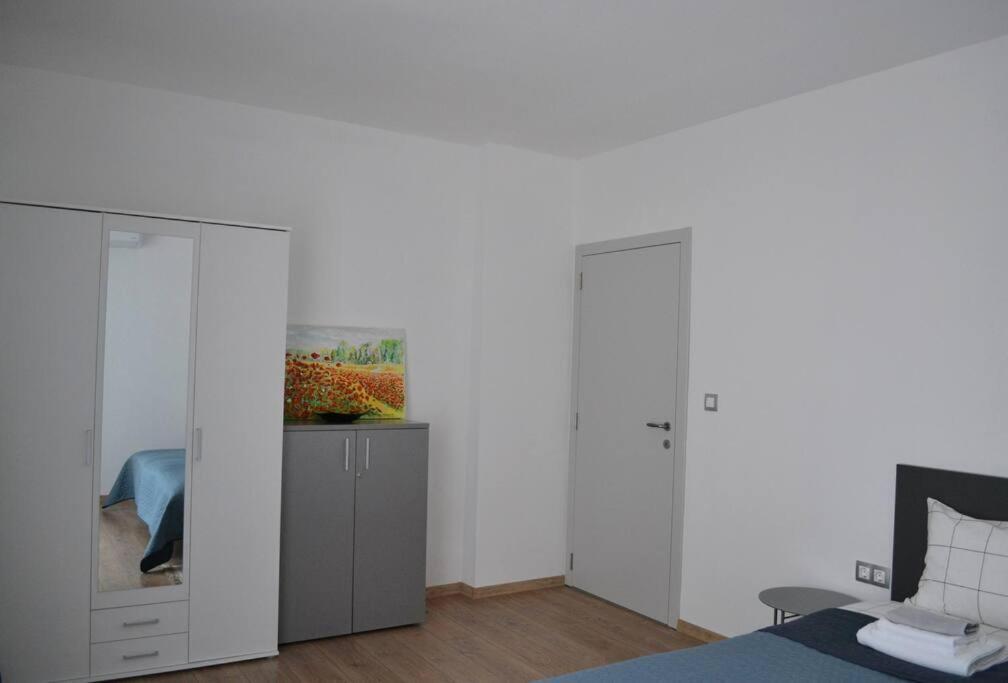 Modern City Center 2 Bedroom Apartment Sofia Eksteriør billede