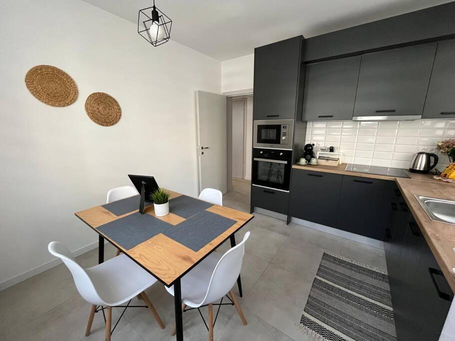 Modern City Center 2 Bedroom Apartment Sofia Eksteriør billede